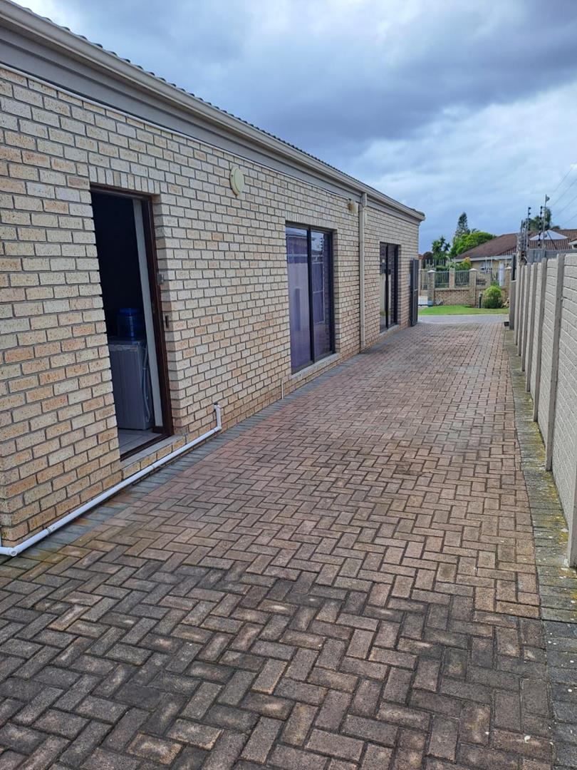 To Let 2 Bedroom Property for Rent in Summerstrand Eastern Cape